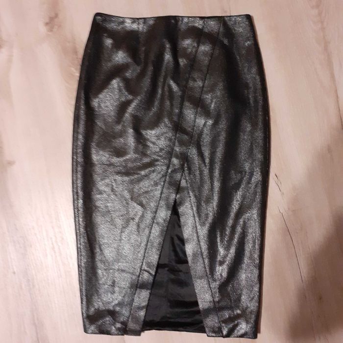 Пола р-р М - 15 лв.