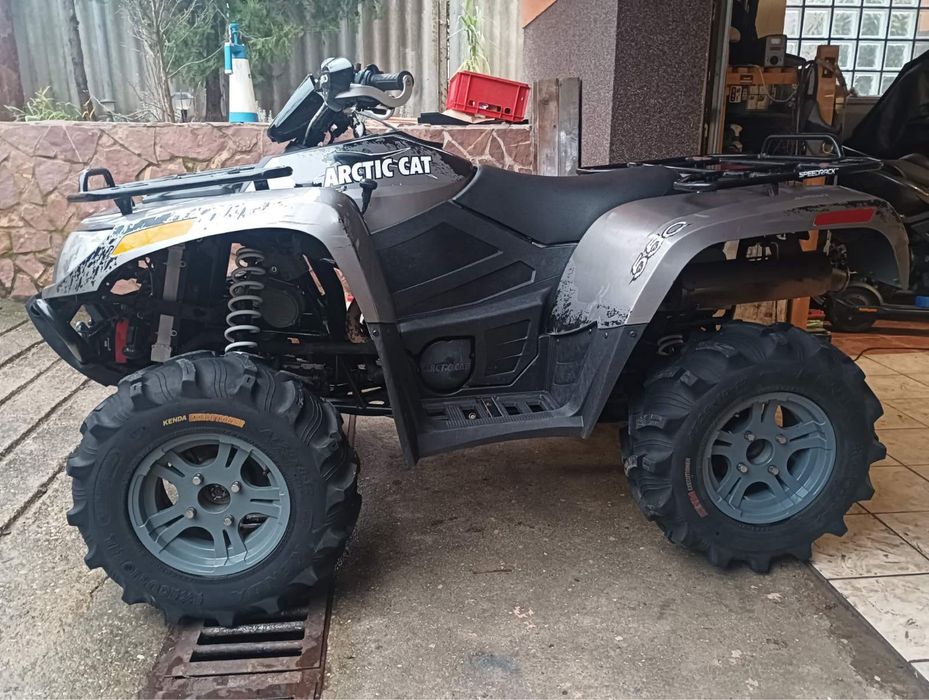 Arctic Cat 550 4x4 an fabricatie 2012