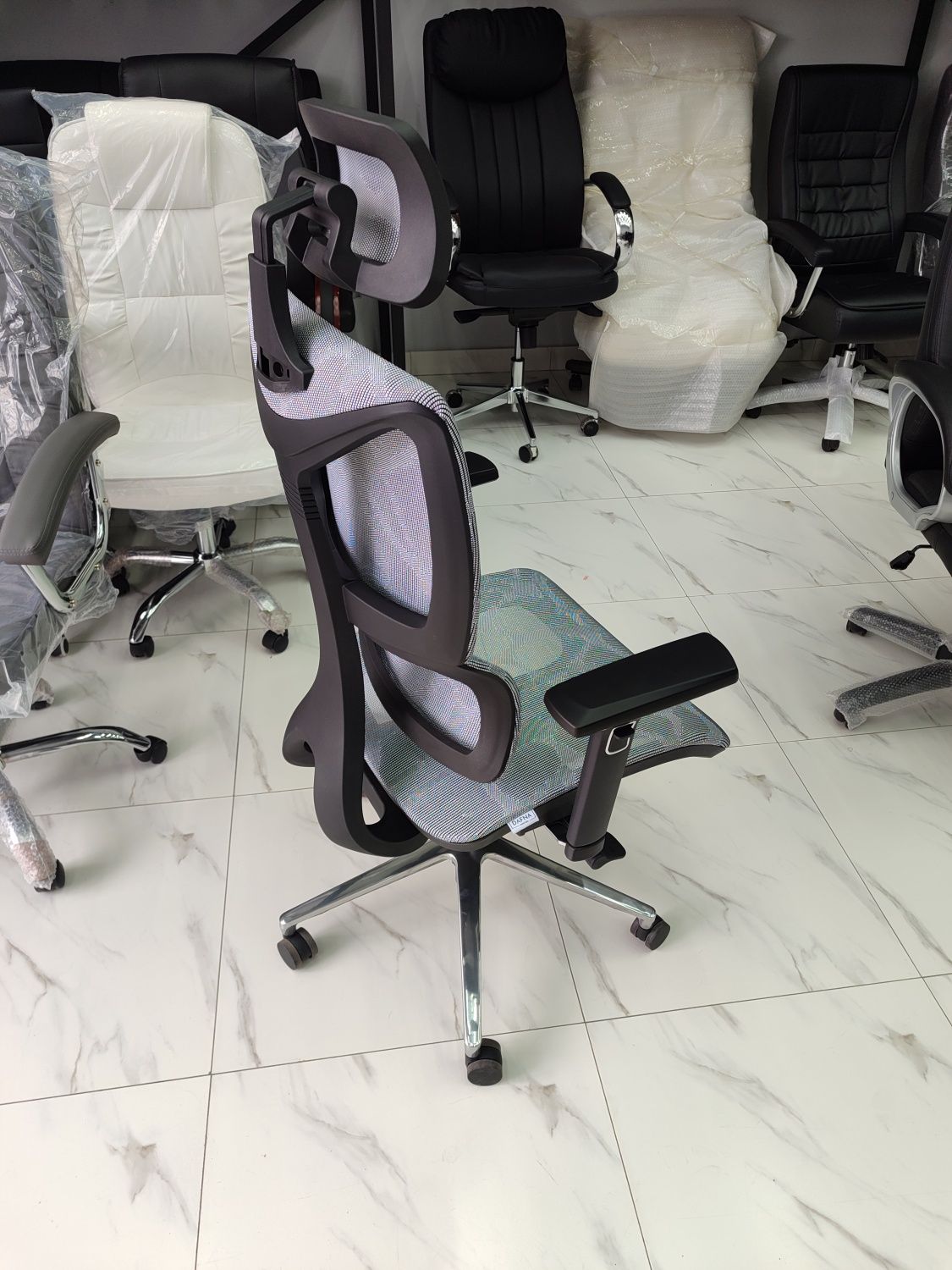 Офисное кресло для руководителя и персонала модель 6226 A