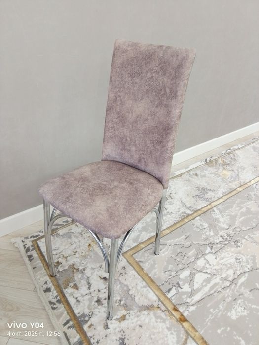 Стол со стульями