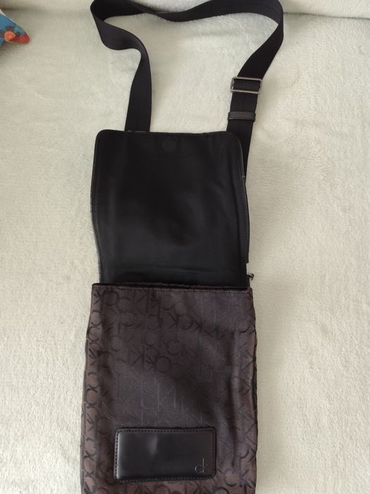 Vând geantă de umăr