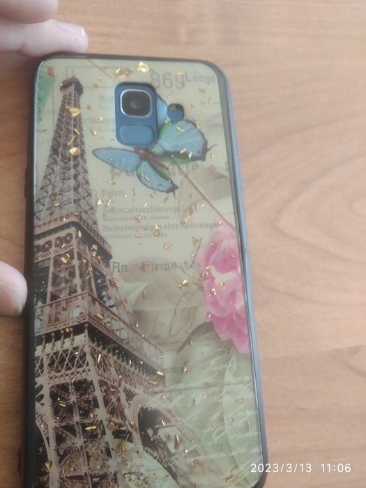 Samsung j6 32 hotira Holati yaxshi Hech qayeti almashmagan narxi 700.