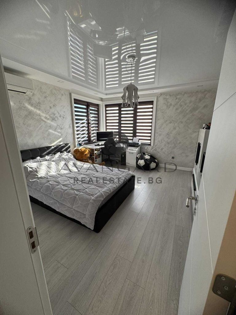 Продава се Четиристаен апартамент в Пловдив, Остромила - 179 кв.м за 1677 €/кв.м - Снимка #7