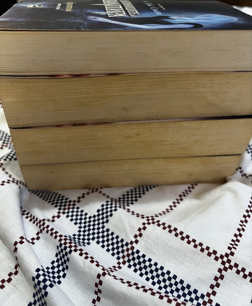 Дневниците на вампира - всички 8 книги