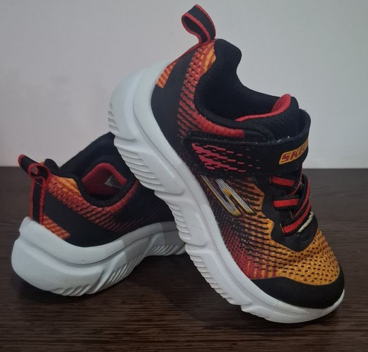 Vand adidasi skechers copii marimea 24