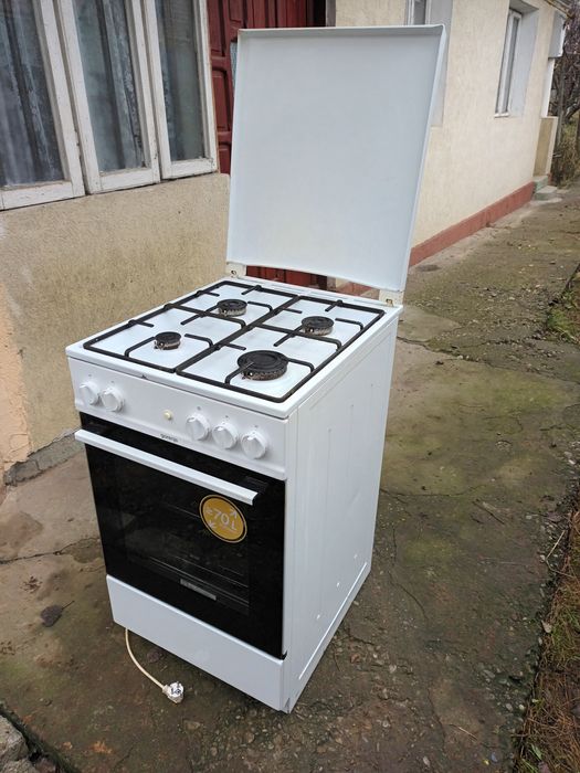 Aragaz marca Gorenje, aprindere electrică,  are 4 ochiuri