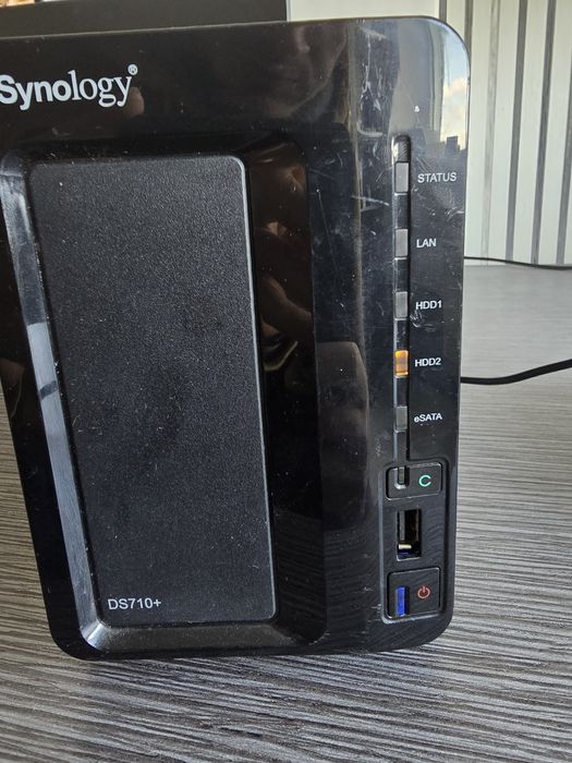 Synology DS710+ NAS мрежов сторидж за ремонт или части.