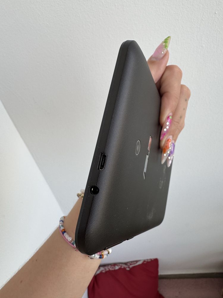 Tableta ASUS K012