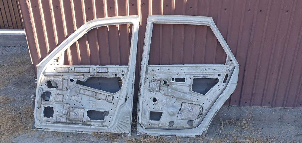 Двери правая сторона передний, задний