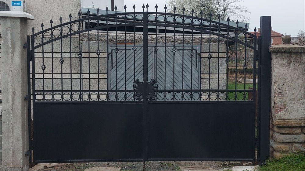 Метална двойна врата