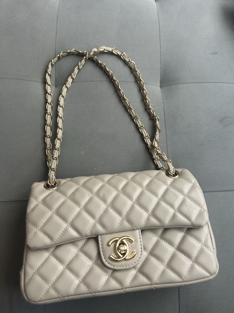 Бежова чанта Chanel