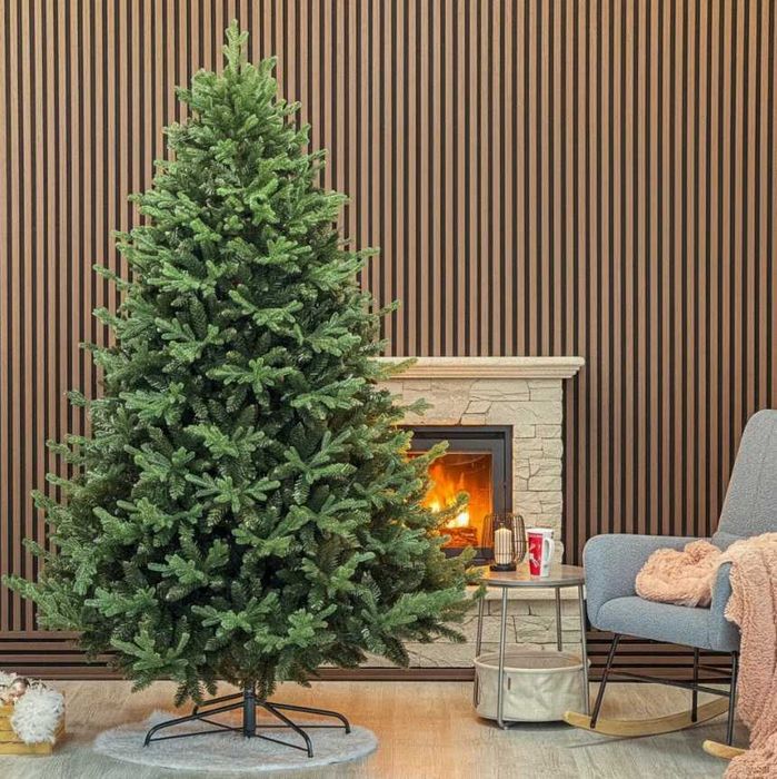 Vând brad artificial, 240 cm, bogat, robust, ține 100 de sărbători !