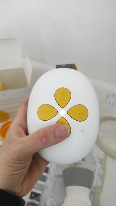 MEDELA Единична двуфазна електрическа помпа с две чисто нови шишета и