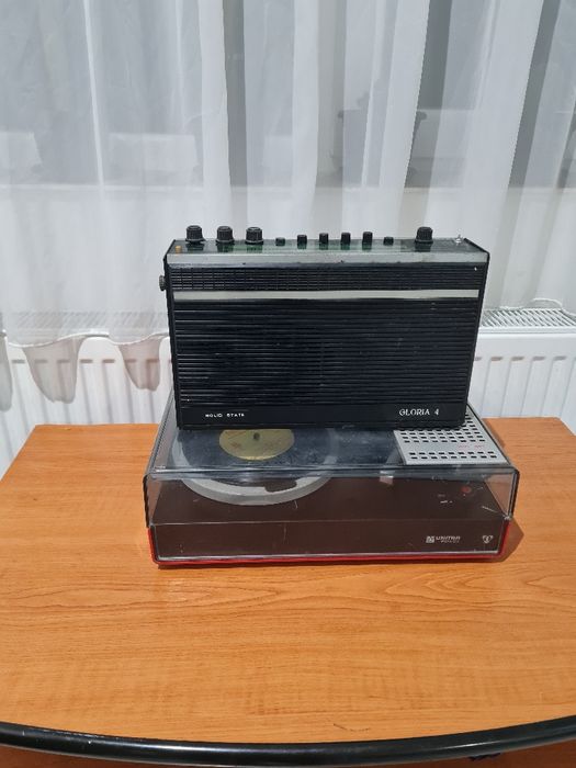 Radio Gloria 4 și Pick-up Unitra Comuniste