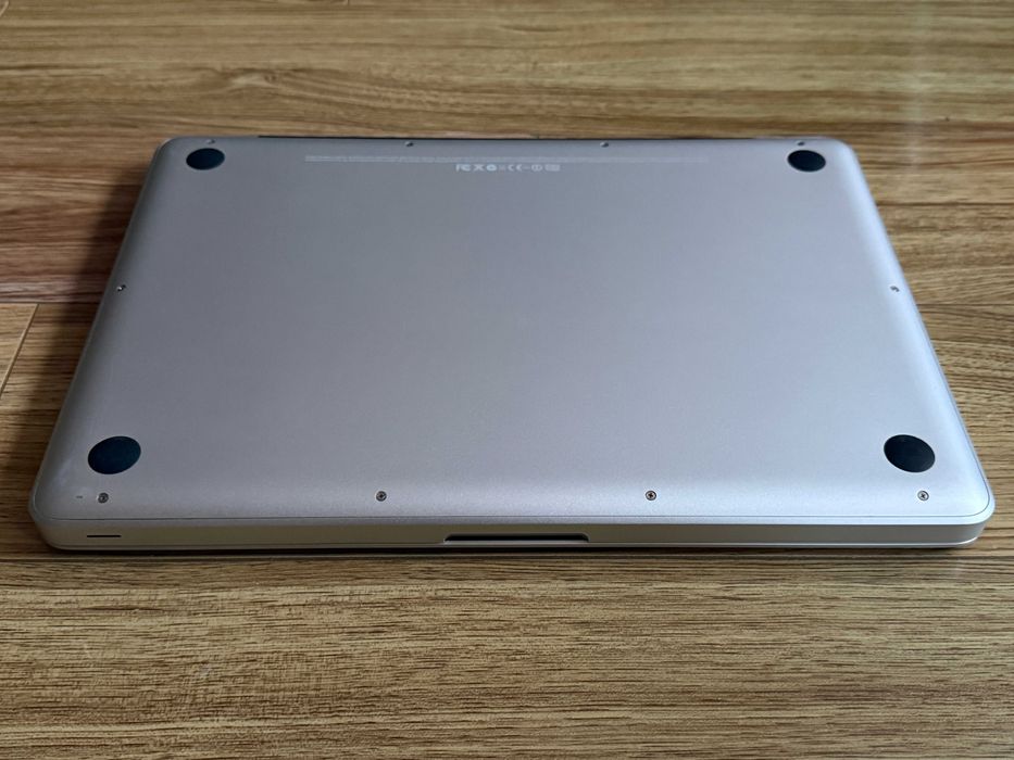 MacBook Pro 13 2009`Intel P7550/4GB RAM/160GB HDD/Nvidia 9400M/Бат 5ч