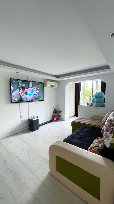 Vând sau schimb apartament renovat și mobilat modern! Zona Vest.