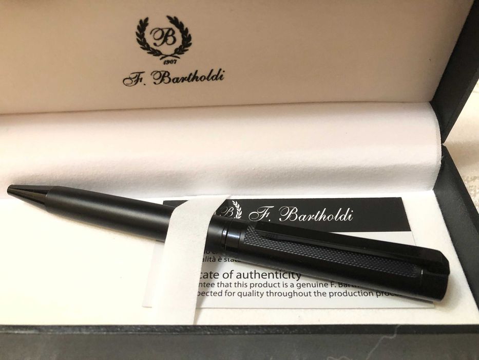 Бизнес аксесоари F. Bartholdi – бележник и химикалки в подаръчни кутии