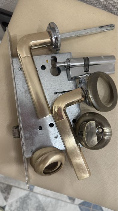 Замок дверной наружный