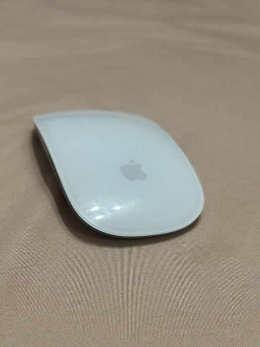 Apple Magic Mouse Lightning — удобная, стильная, в отличном состоянии.