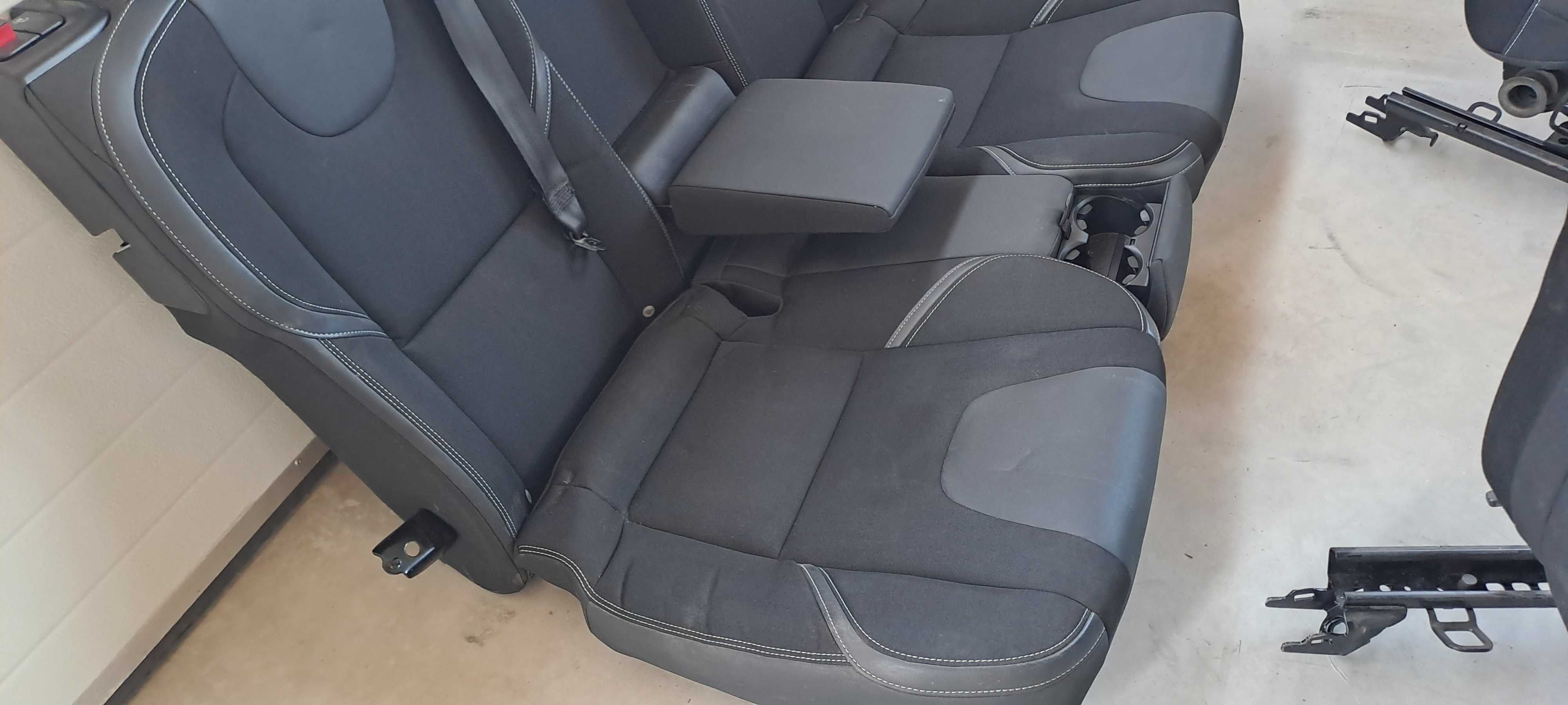 Салон Volvo V40 2012г