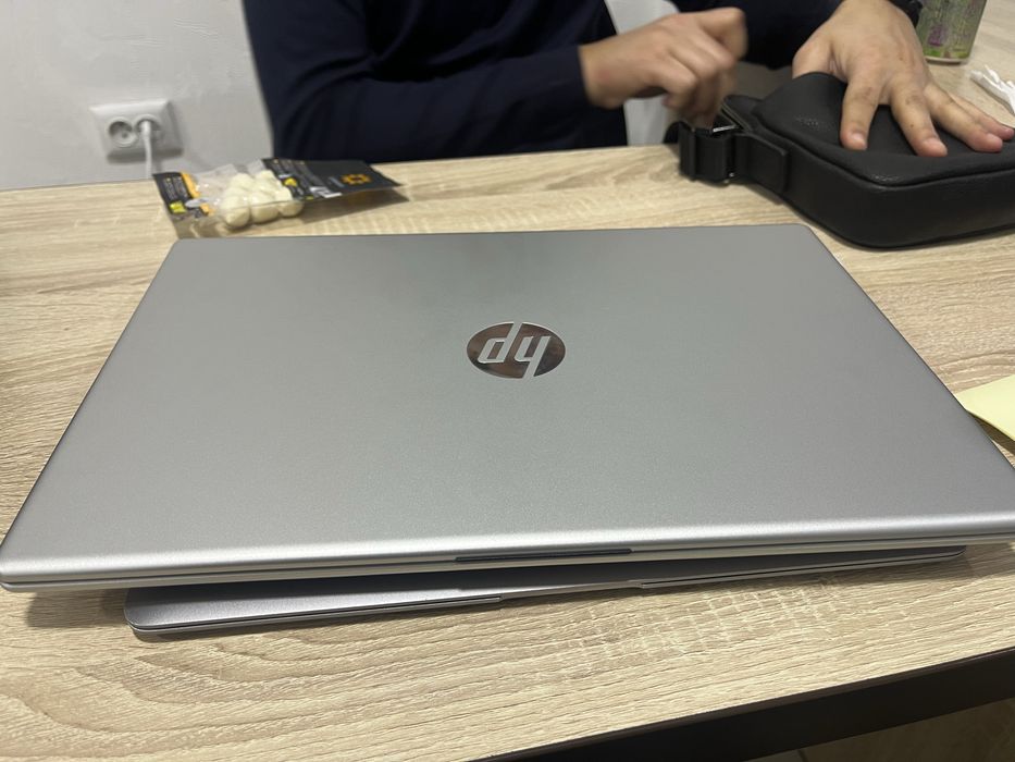 HP 15s Noutbuk yengi