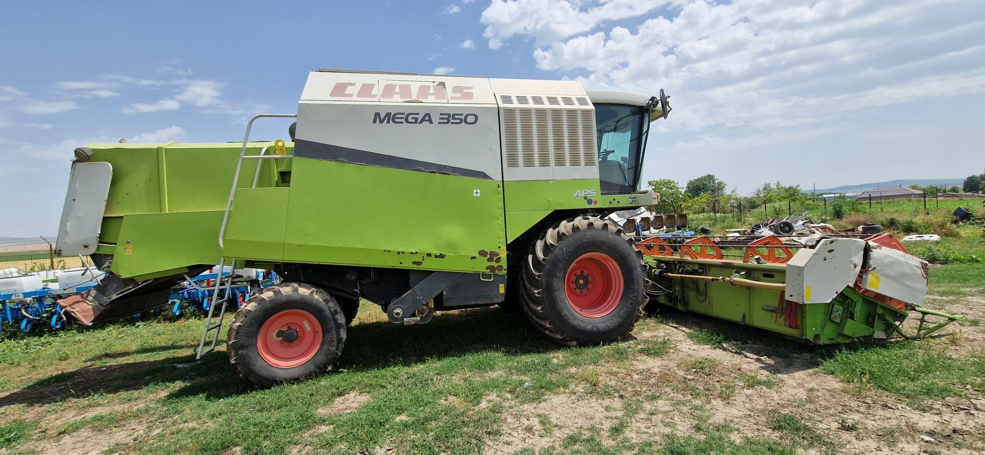 Combina Claas Mega 350