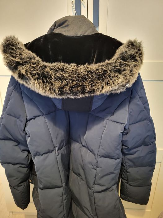 Vând geaca de iarna Guess