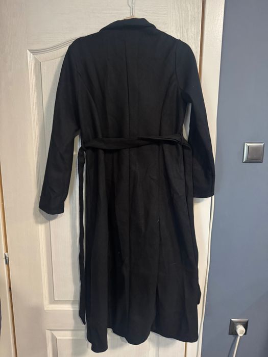 Чисто ново черно палто