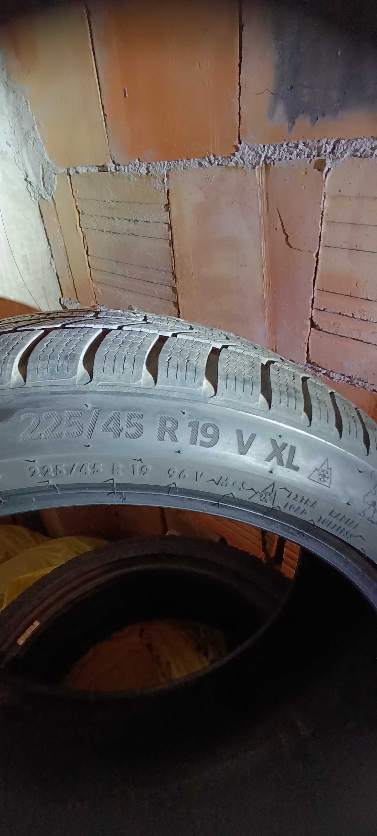 Зимни гуми 225/45 R19 Continental / Nokian - комплект 4 бр.