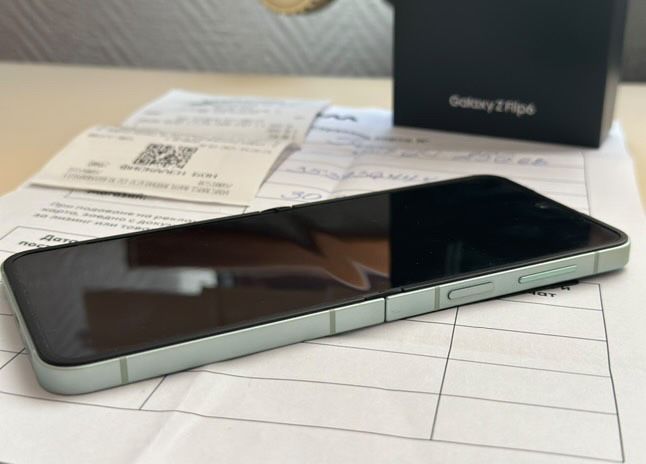 НОВ! Samsung Galaxy Z Flip 6 256GB Mint 24м. Гаранция