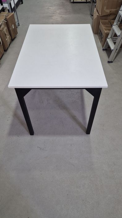 Стол. Обеденный стол, офисный стол.