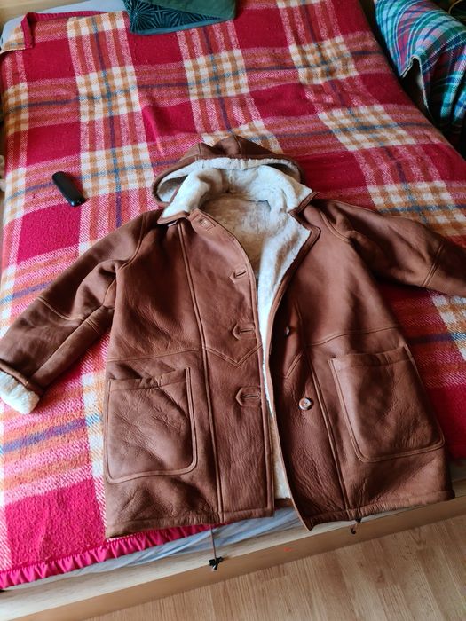 Blana cu gluga culoare caramiziu