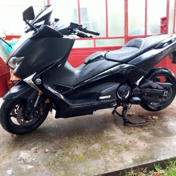 Vând scuter Yamaha Tmax 530DX!