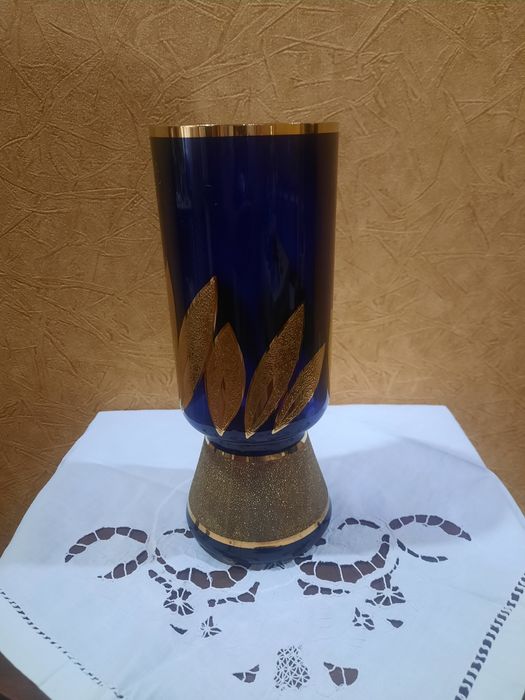 Роскошная, красивая ваза Богемия, Чехословакия, кобальт, золочение (бл