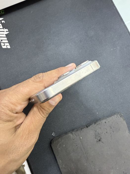 Срочно iPhone 15 Pro 128 гига сотилади