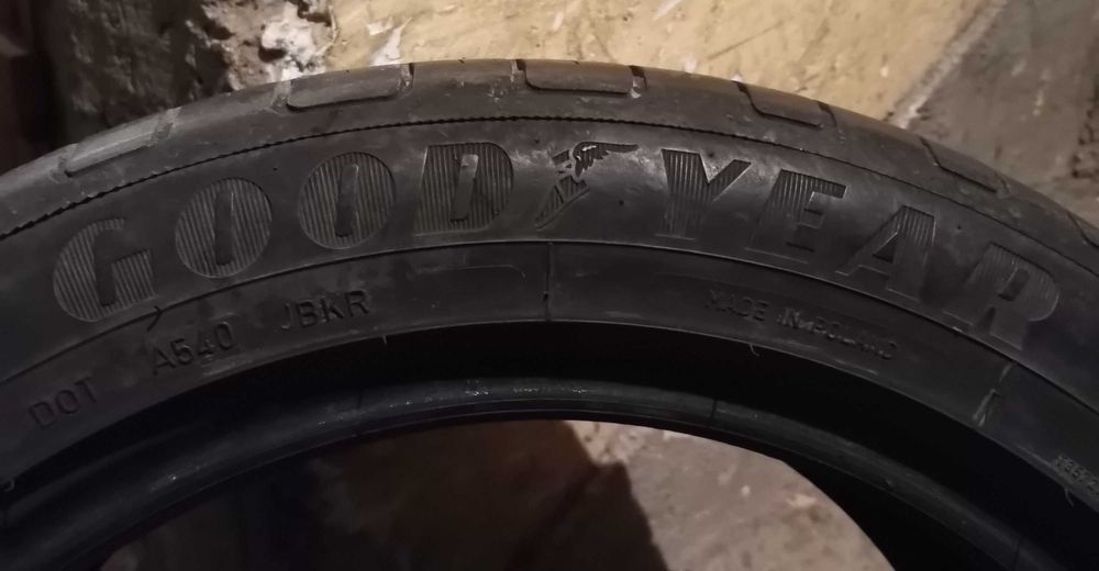 Продавам 2 броя летни гуми 225.50.17 на 1 сезон дот 2019 Goodyear
