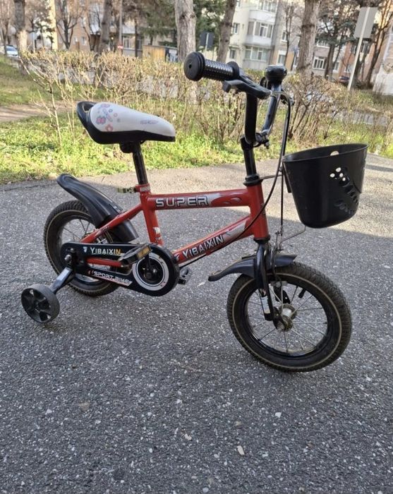 Bicicleta fetițe culoare rosie