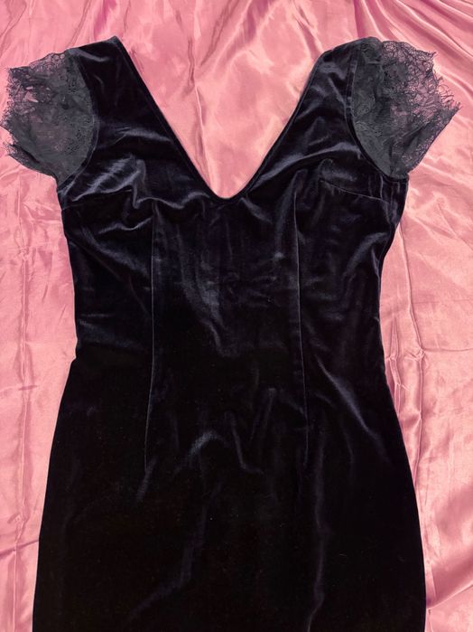 Вечернее платье с декольте бархатное