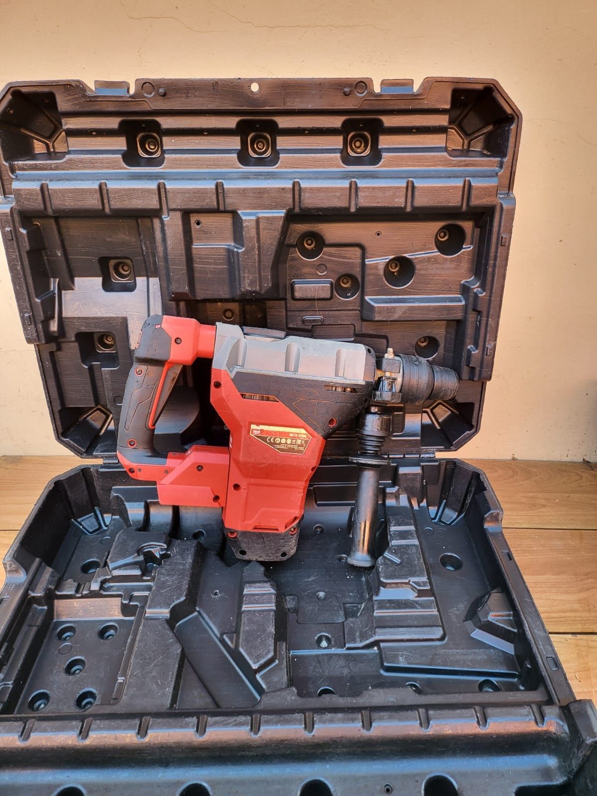 Ciocan rotopercutor SDS MAX Milwaukee M18 FHM