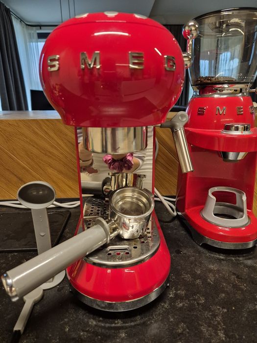 Кафемашина SMEG ECF01RDEU + Кафемелачка SMEG CGF01PGEU