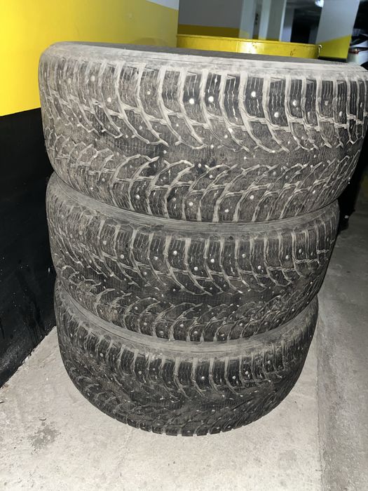 Шины зимние R20 Nokian          .