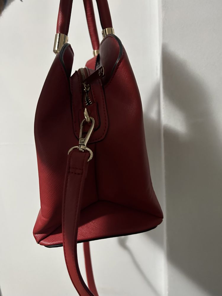 Vând geanta roșie primadonna
