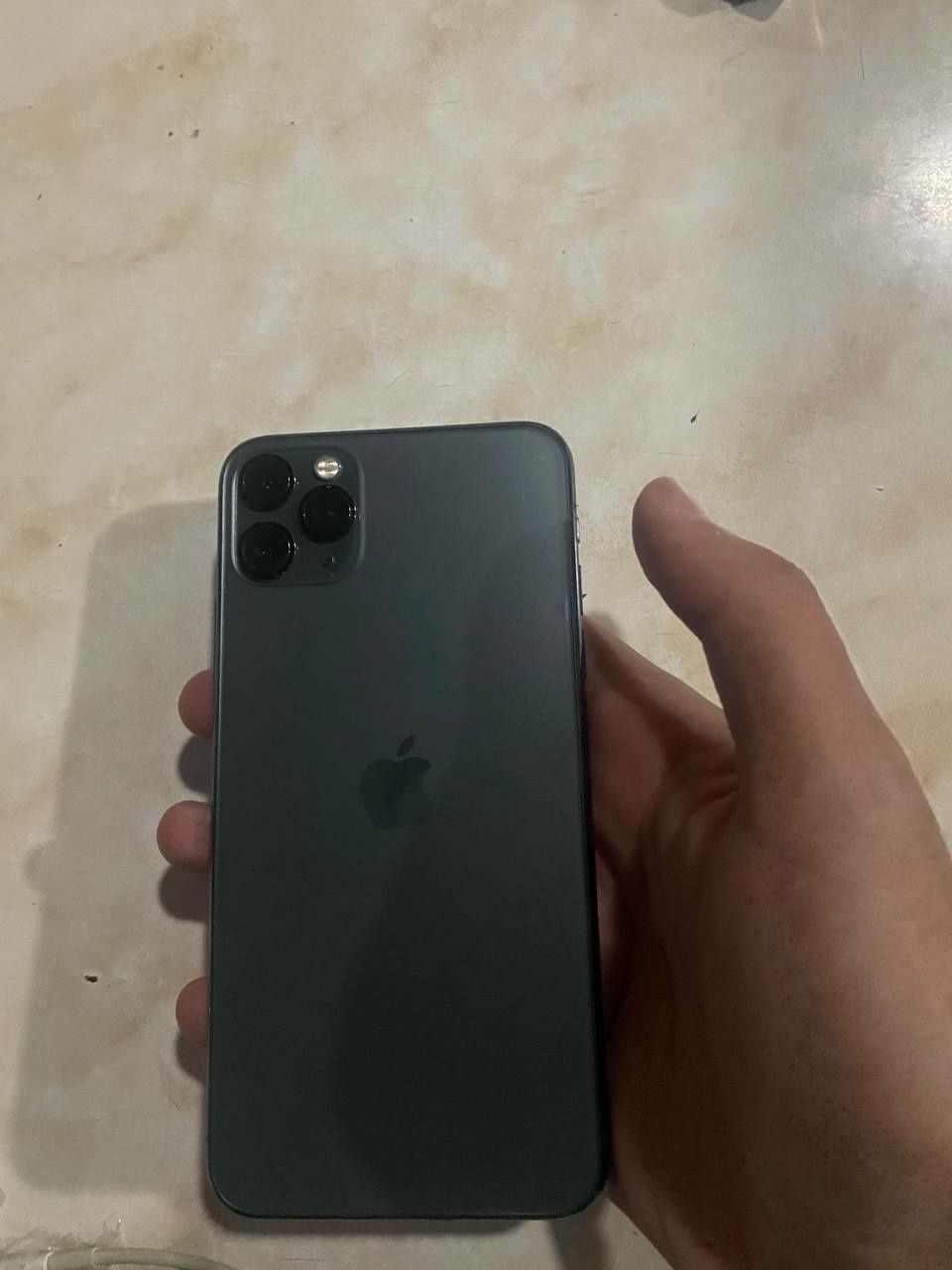 Iphone 11 pro max sotilad karobka dakument hamma narsasi bor radnoy