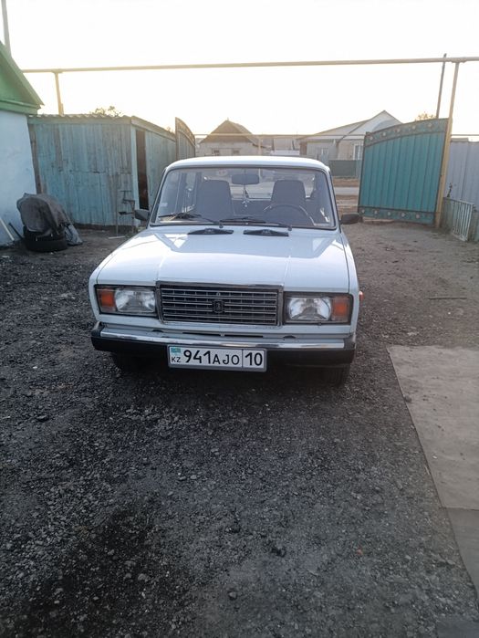 Машина в хорошем состоянии торг у капота обмена нет только продажа