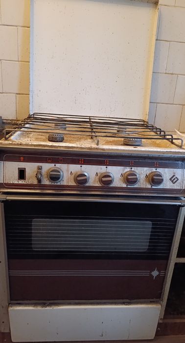 Газплита Брест, б/у, качественная, добротная, всё на месте