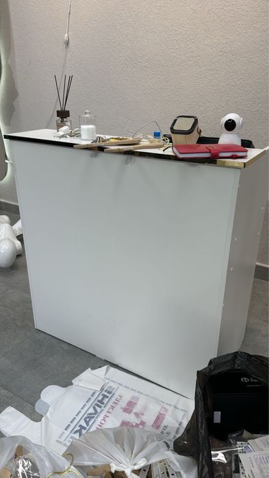 Ресепшен стол для магазина.