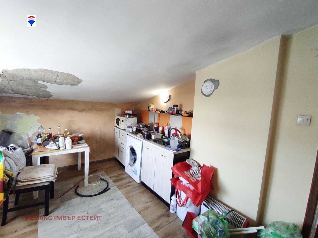 Продава се Двустаен апартамент в Русе, Промишлена зона - Изток - 48 кв.м за 553 €/кв.м - Снимка #2