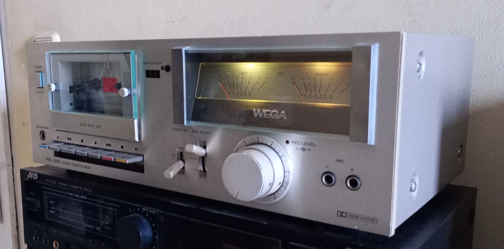 Продавам  касетен дек WEGA PSS 200C аналог на  SONY TC U2