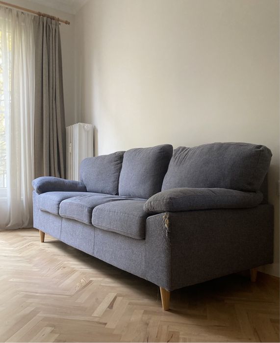 Употребяван диван с леки дефекти