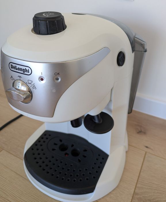 Кафемашина DeLonghi EC221.W